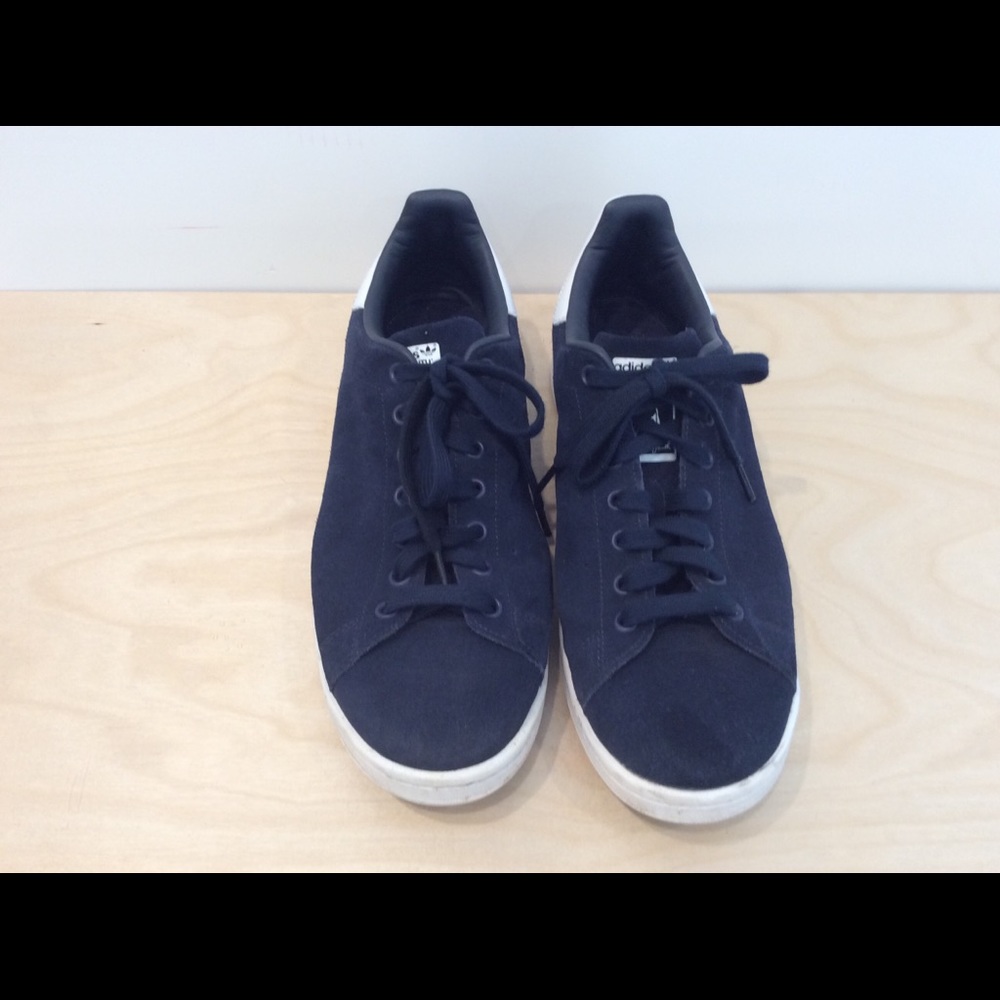 Adidas tennis shoe